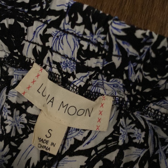 Luna Pants two side pockets with Tasso , elastic waist ban . Size s  never worn. - Picture 4 of 10